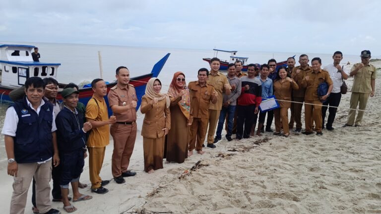 Dinas Perikanan Sergai Serakan Bantuan Perahu Penangkap Ikan Pada 2 KUB